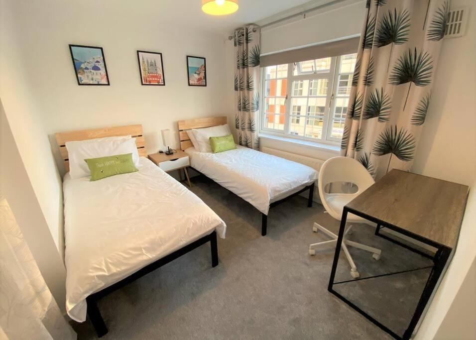 Redhill Town Centre 3 Bed House Near Gatwick Airport, Easy Commute To London Apartment Bagian luar foto