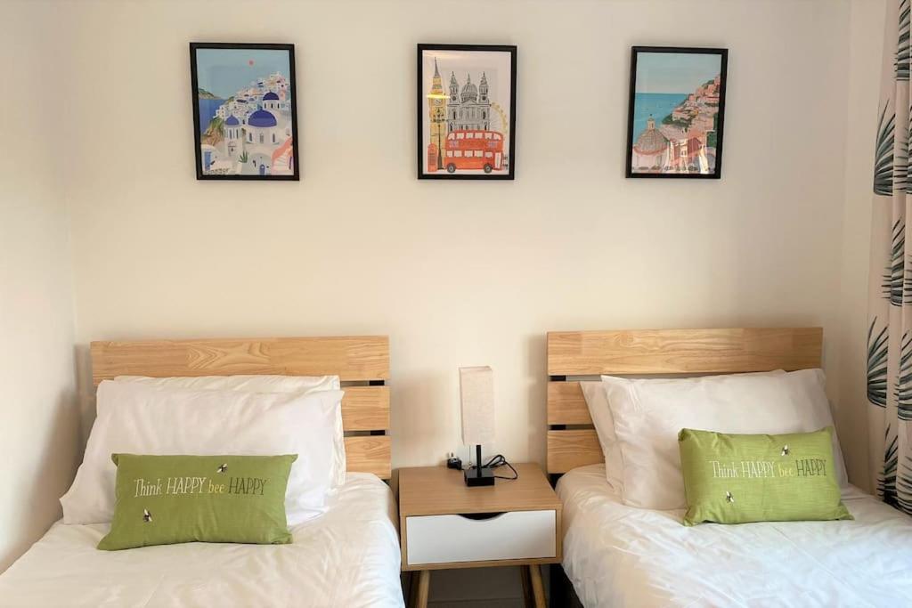 Redhill Town Centre 3 Bed House Near Gatwick Airport, Easy Commute To London Apartment Bagian luar foto