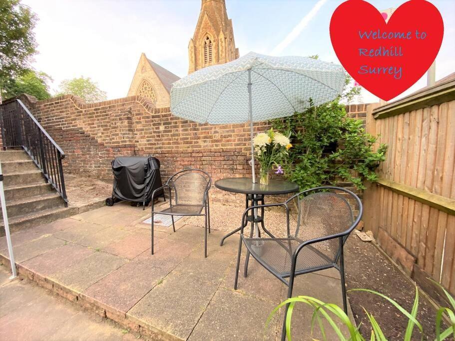 Redhill Town Centre 3 Bed House Near Gatwick Airport, Easy Commute To London Apartment Bagian luar foto