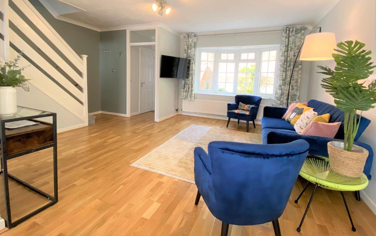 Redhill Town Centre 3 Bed House Near Gatwick Airport, Easy Commute To London Apartment Bagian luar foto