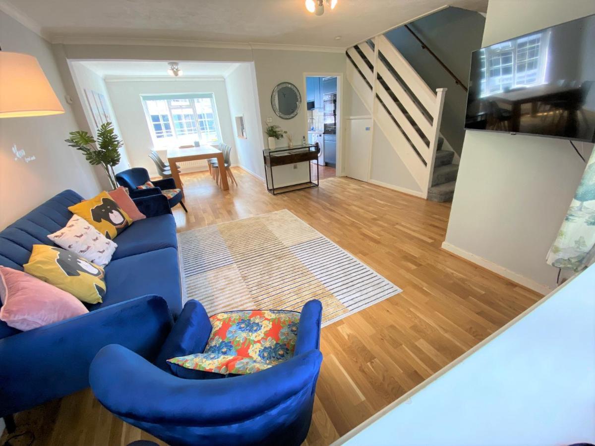Redhill Town Centre 3 Bed House Near Gatwick Airport, Easy Commute To London Apartment Bagian luar foto
