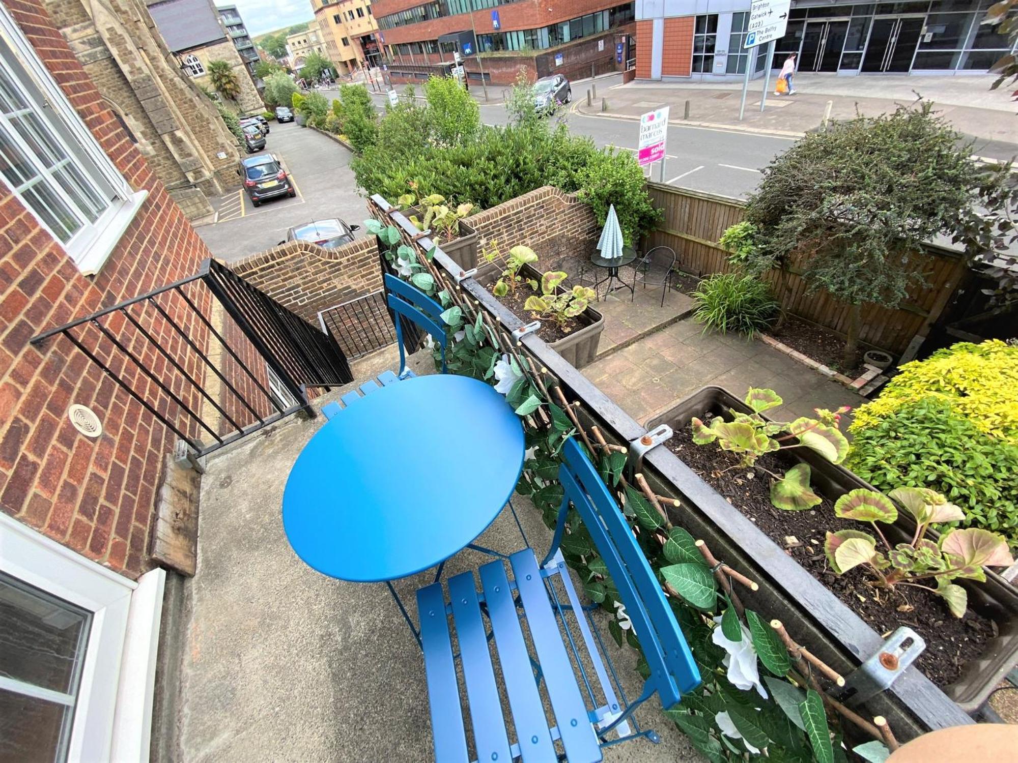 Redhill Town Centre 3 Bed House Near Gatwick Airport, Easy Commute To London Apartment Bagian luar foto